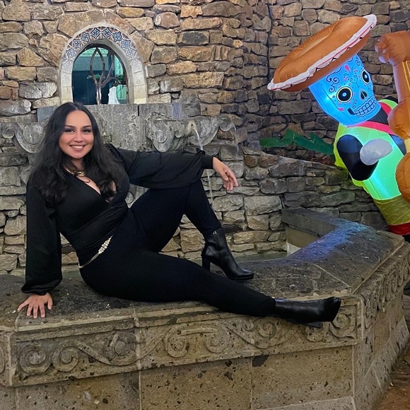 Meet your Posher, Lee - Picture 1 of 1